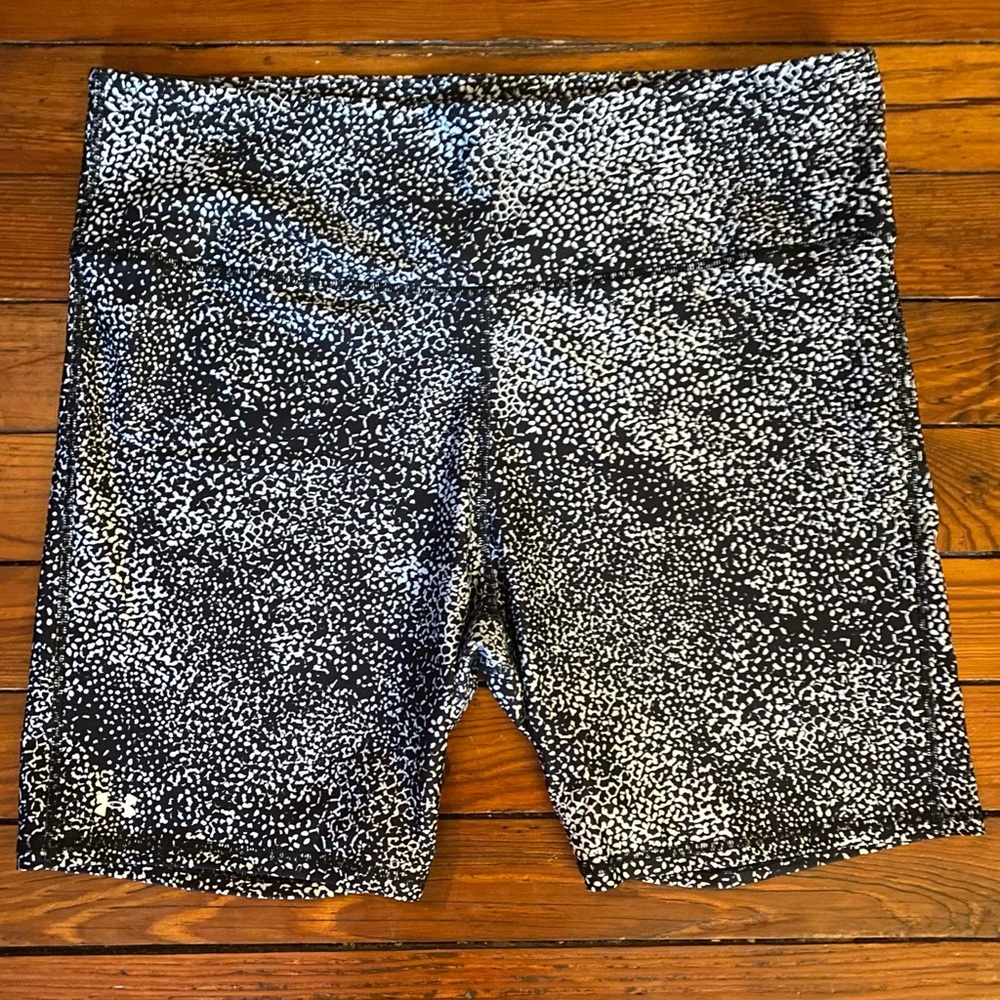 Under Armour  High Rise Compression Bike Short Size 3X Black & White Heat Gear